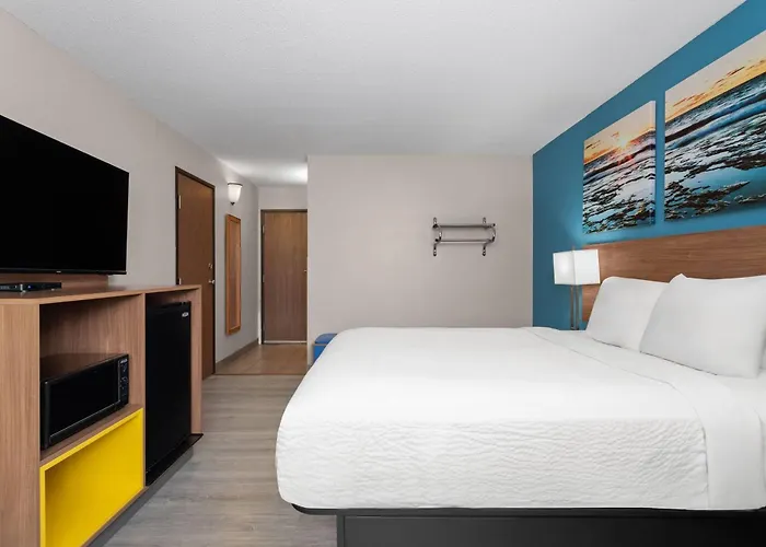 Days Inn By Wyndham Austin