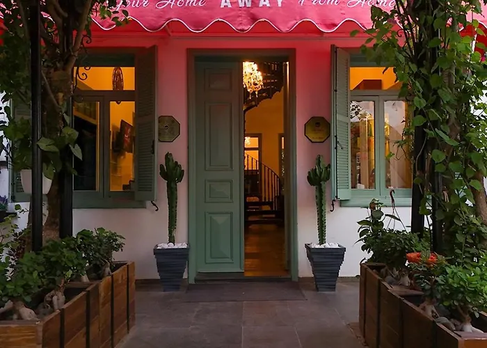 Via Mina Hotel