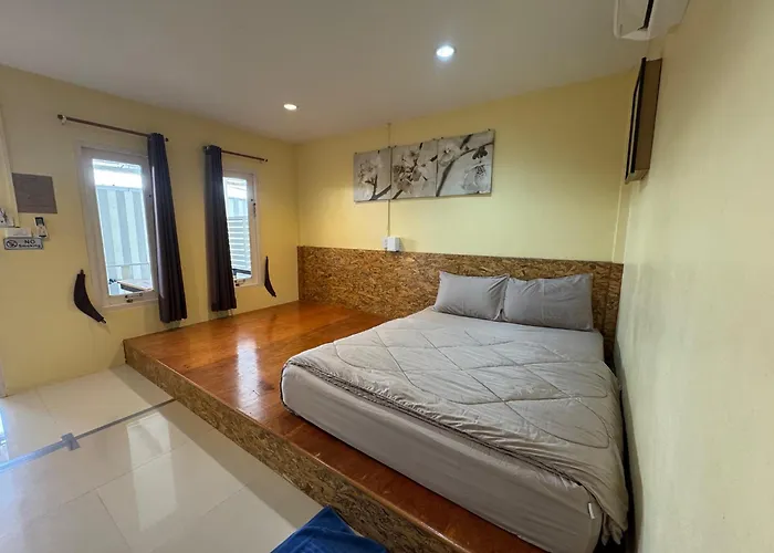 Baan Ta Long Beach Koh Larn