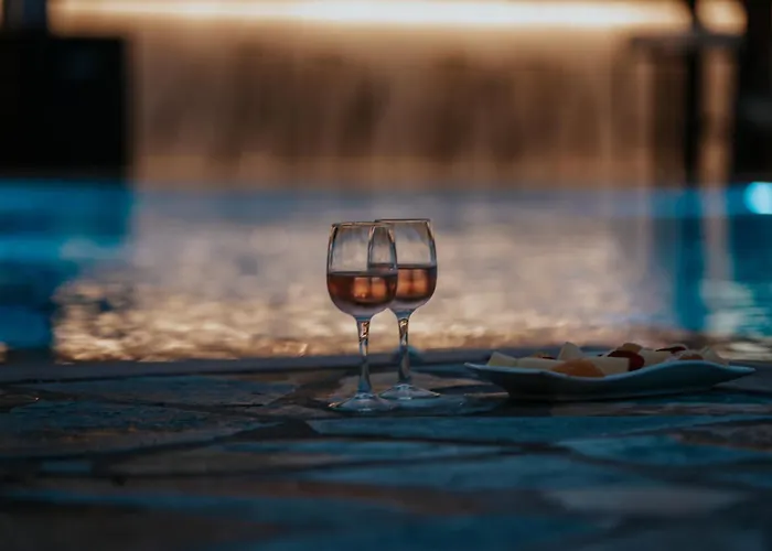 Akron Luxury Holidays