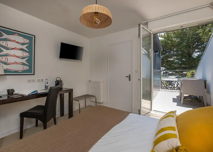 Logis Hotel De La Pointe Du Cap Coz