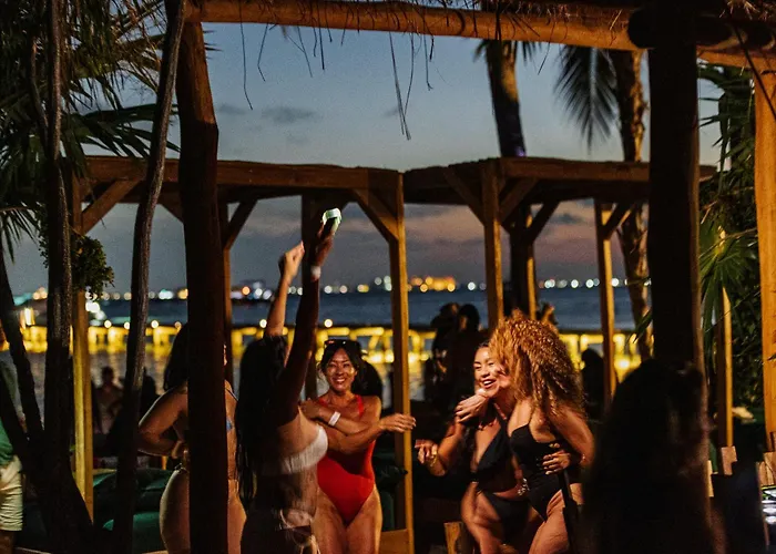 Mayan Monkey Isla Mujeres - Social Hotel (Adults Only)