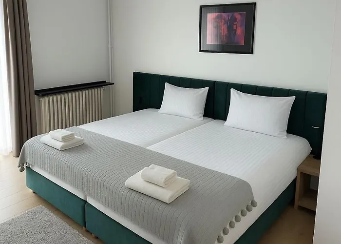 Lakeview Hotel & Apartments