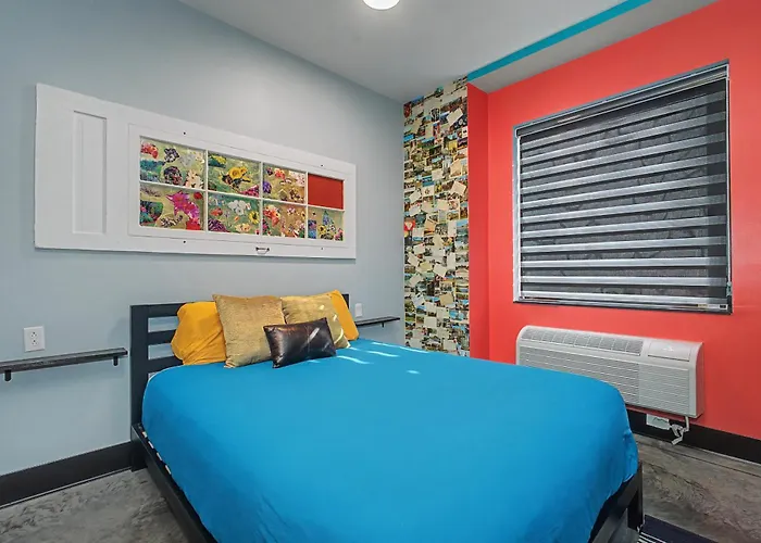 Miami Beach Vibe Deluxe Suite For 10