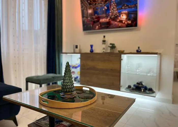 La Luna Premium Deluxe Apartment With Pool & Jacuzzi, Bikes And Secured Parking