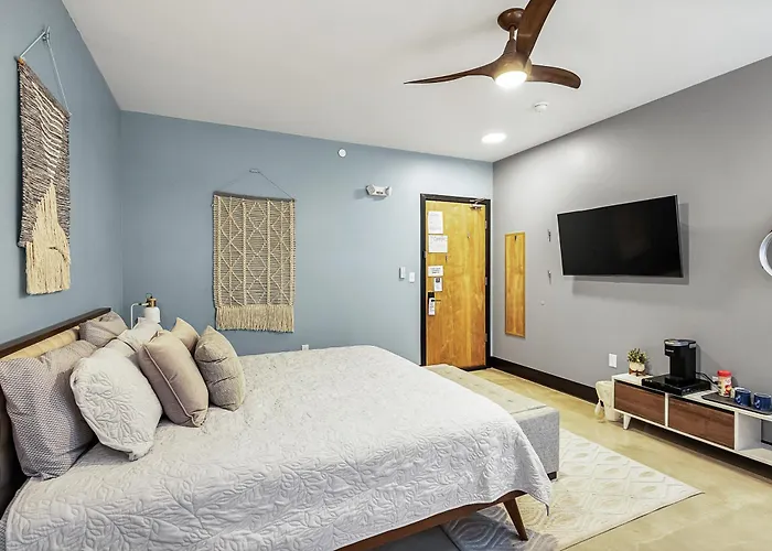 Relaxing King Suite With Jacuzzi