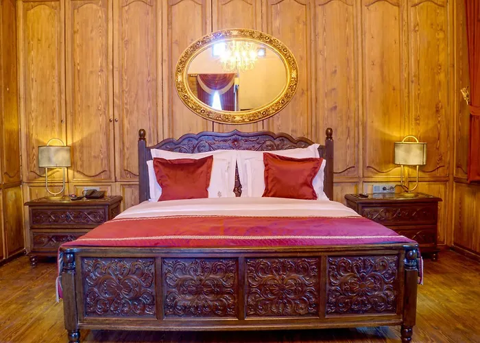 Four Mansions Hotel