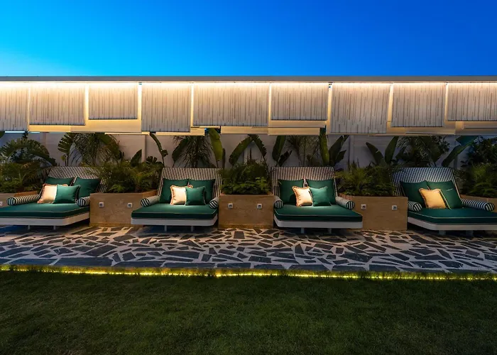 The Xon Hotel