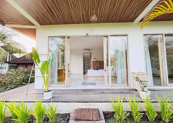 Trika Surfcamp Bali