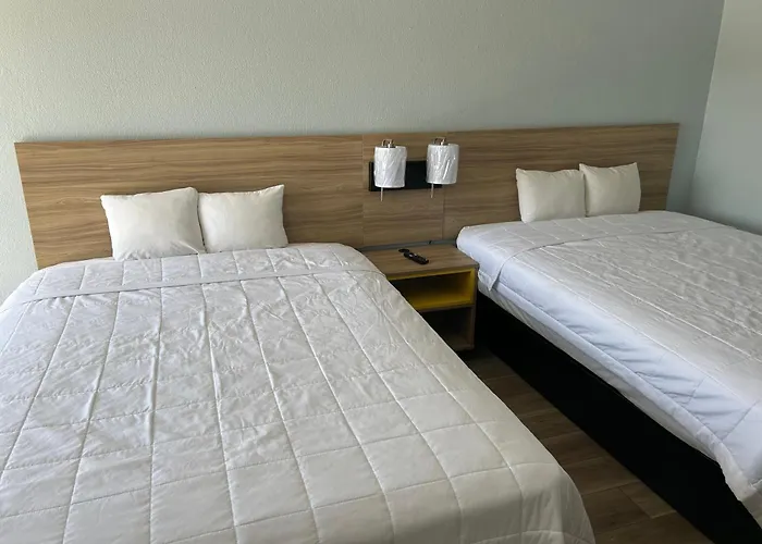Days Inn By Wyndham Lake Saint Louis