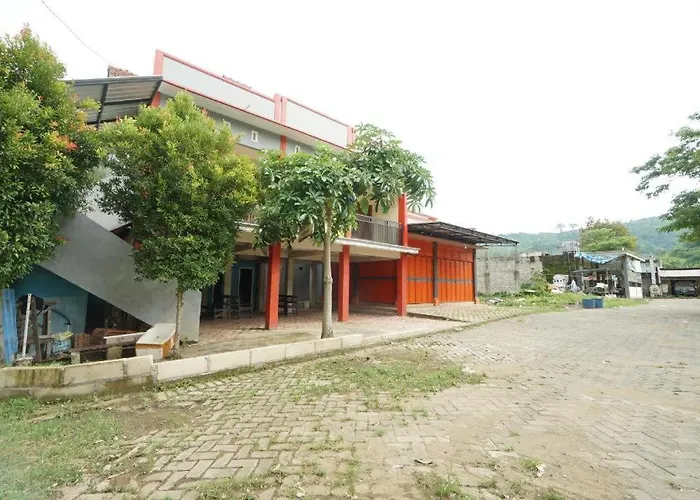 Spot On 93620 Anisa Homestay Syariah