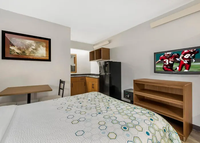 Hometowne Studios By Red Roof Buffalo - Niagara Airport