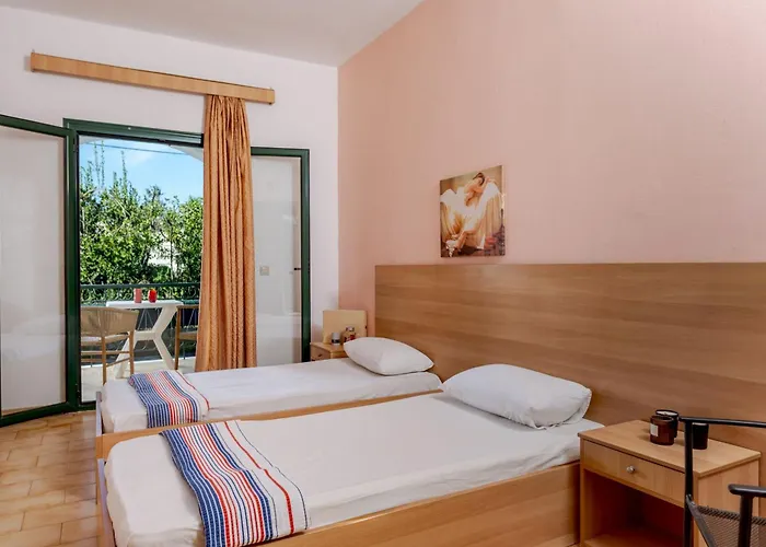 Odysseas Studios With Private Pool, Close To Tsilivi Beach