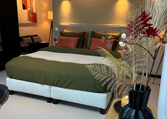 B&B Urban Oasis With Free Parking
