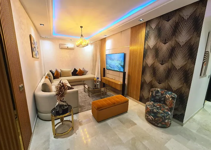 Luxury Apartment Opposite Hassan 2 Mosqu And Fair International Casablanca And Sea , Near Downtwn , Interdit Couples Araabic Non Marie, Forbidden Unmarried Araabic Couples , 2 Room, 2 Living Rooms And 2 Bathrooms Basement Car Park Free , Apartment Wi