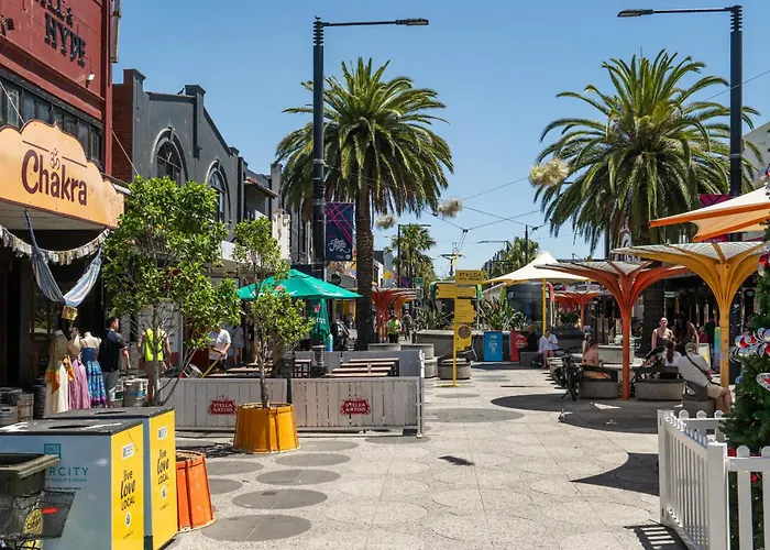 King Bed And Parking Walk To St Kilda Beach