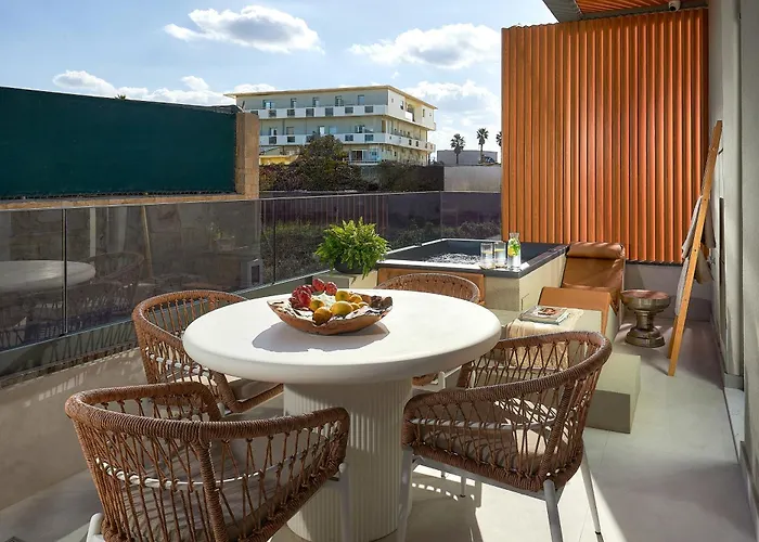 Diastar Luxury Suites New