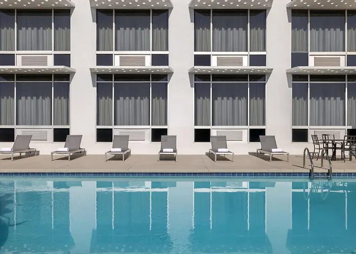 Holiday Inn Express & Suites Phoenix - Midtown, An Ihg Hotel