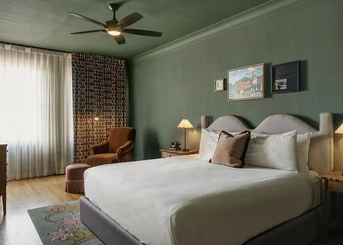 Marqueen Hotel - Newly Renovated