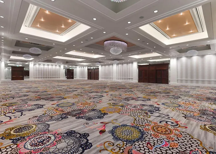 Amway Grand Plaza Hotel, Curio Collection By Hilton