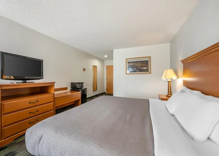 Quality Inn & Suites Near Amish Country