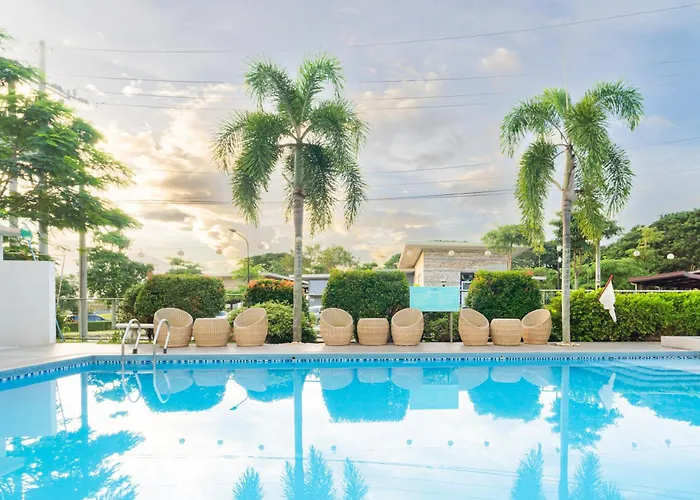 Microtel By Wyndham South Forbes Near Nuvali