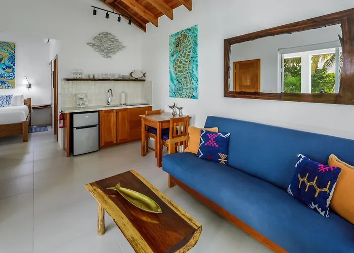 Weezie'S Ocean Front Hotel And Garden Cottages