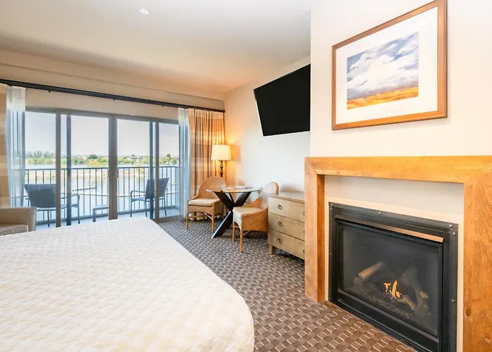 The Lodge At Columbia Point