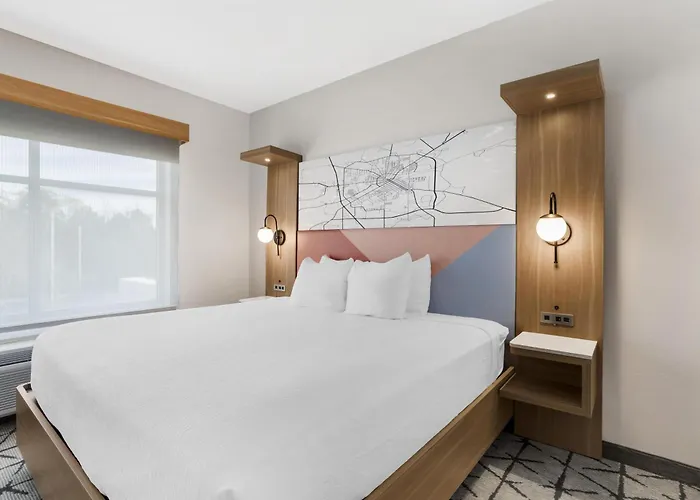 Best Western Plus Rose City Conference Center Inn