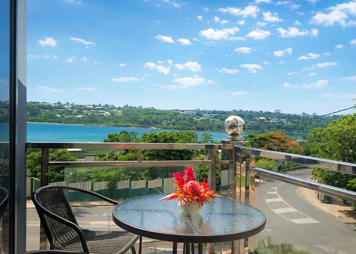 Crown Royale Hotel & Lounge