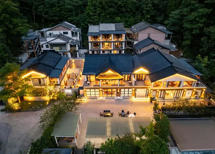 Jade Peak Hot Spring Villa
