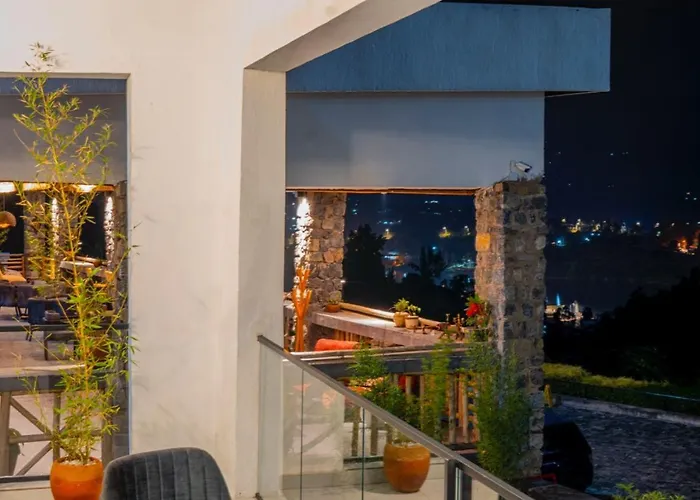 Inyoni Boutique Hotel And Restaurant