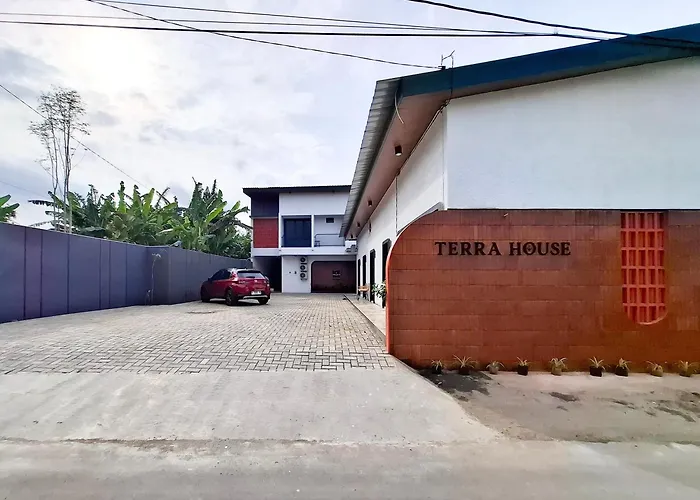 Urbanview Terra Hotel Syariah Near Stasiun Sragen By Reddoorz