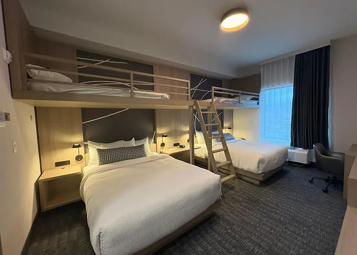 La Quinta Inn & Suites By Wyndham Kelowna Bc