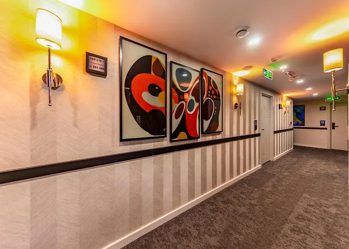 Cosinues Airport Hotel