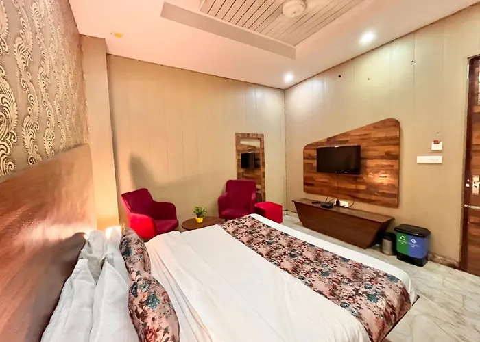 Hotel Pearl Grand-Couple Friendly