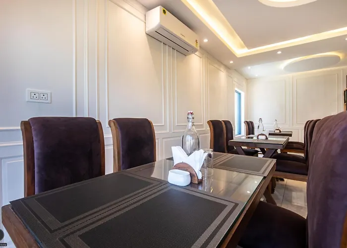 Hotel Classy Castle By Nasmu Stays