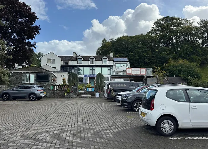 Waterhead Bath Suites - Parking And Light Breakfast