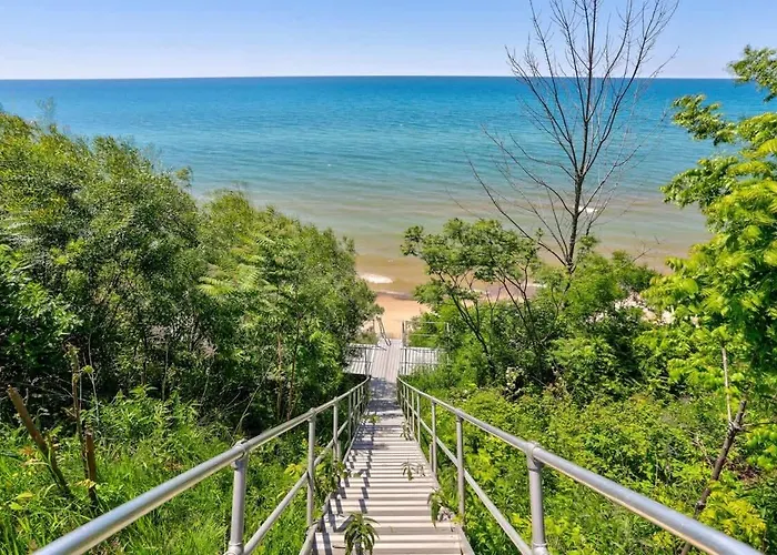 Spacious A-Frame With Lake Michigan Views & Hot Tub-Family Friendly