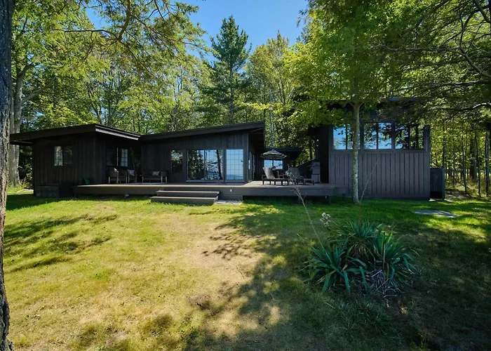 Treetops Of Lake Michigan Beach Front And Spa Family Home