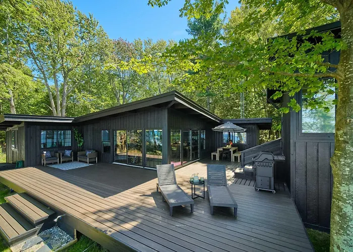 Treetops Of Lake Michigan Beach Front And Spa Family Home