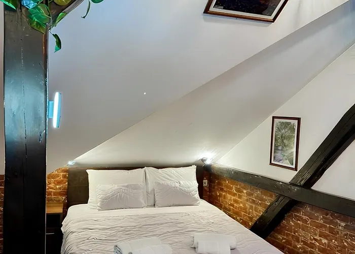 Kp Rooms & Restaurant