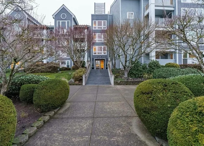 River Views 3Bd 2Ba Luxury Condo Along Columbia Waterfront Renaissance Trail