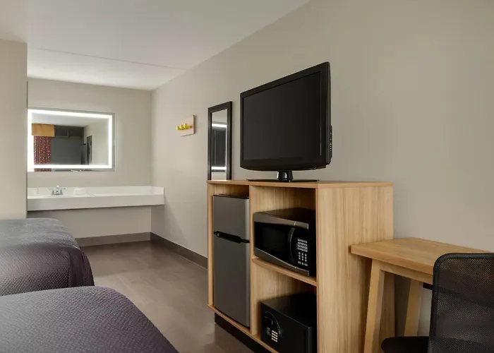 Super 8 By Wyndham Meadowlands