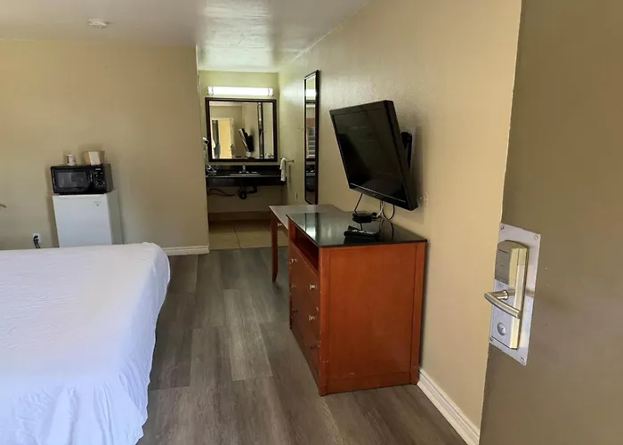 Travelodge By Wyndham Hemet Ca