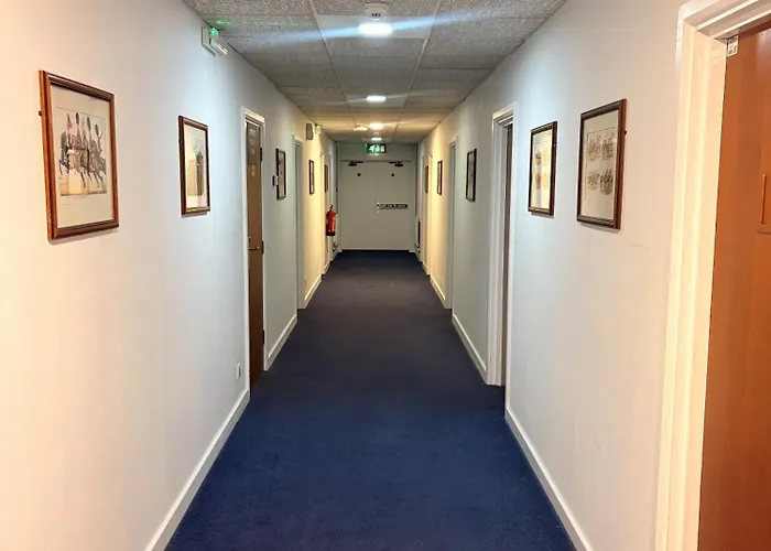 Sandown Park Lodge
