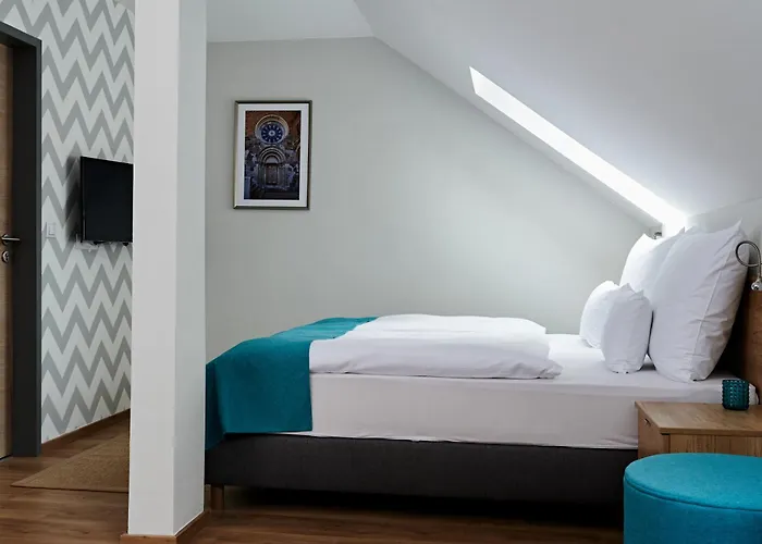 Hotel Adalbert Szent Tamas Haz