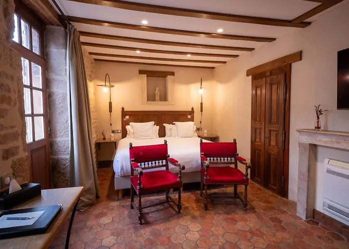 Les Remparts Hotels Et Demeures Historiques