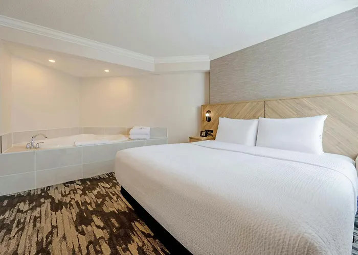 Sandman Signature Mississauga Hotel