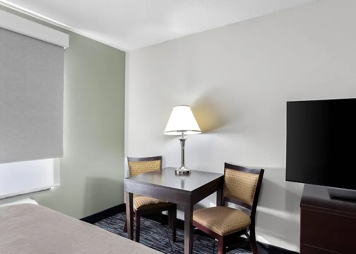 Quality Inn & Suites Niles